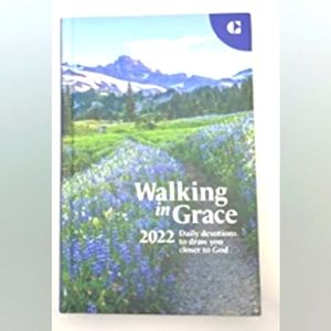 Walking in Grace 2022 Daily Devotions to Draw You Closer to God